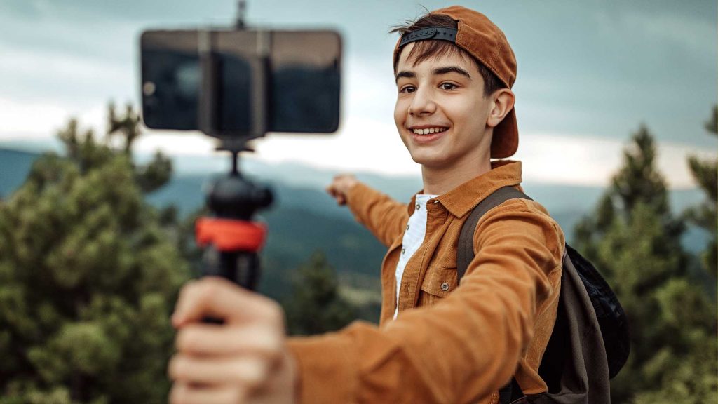 Blogging vs Vlogging vs Podcasting